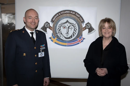 Bryndís Kjartansdóttir, Iceland‘s ambassador to Sweden visited the exercise facilities where she met with Colonel Thomas Höglund from Sweden‘s Cyber Command.