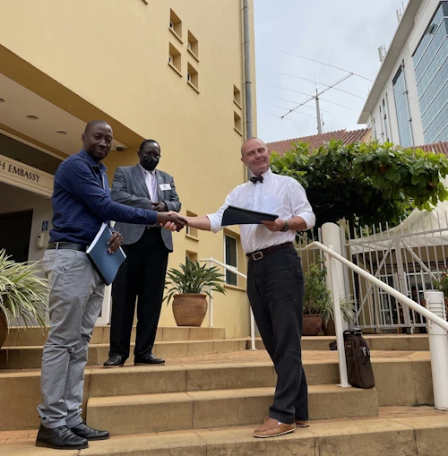 Eftir undirritun samningsins í vikunni.