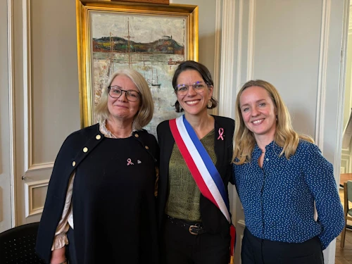 Björg Ágústsdóttir, maire de Grundarfjörður, Fanny Chappé, maire de Paimpol et Una Jóhannsdóttir, adjointe à l'Ambassadeur à Paris