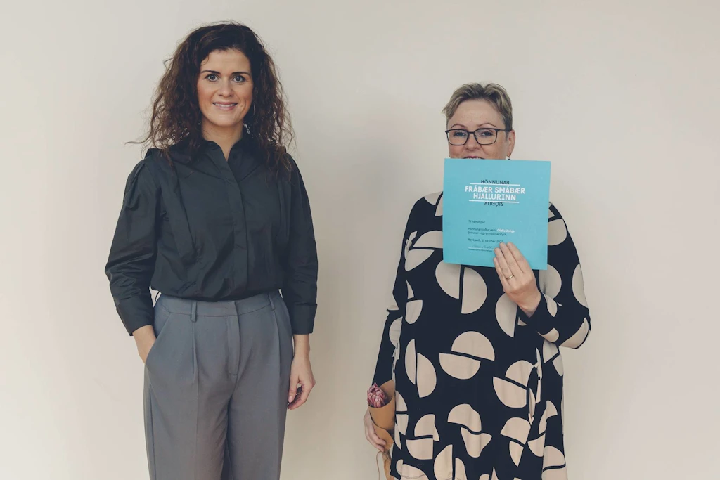 Þórdís Kolbrún Reykfjörð Gylfadóttir, ferðamála-, iðnaðar- og nýsköpunarráðherra og formaður stjórnar Hönnunarsjóðs, Birna Bragadóttir