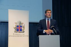 Bjarni Benediktsson fjármála- og efnahagsráðherra kynnir fjárlagafrumvarp ársin 2016. Mynd/Pressphotos Bjarni Benediktsson fjármála- og efnahagsráðherra kynnir fjárlagafrumvarp ársin 2016. Mynd/Pressphotos