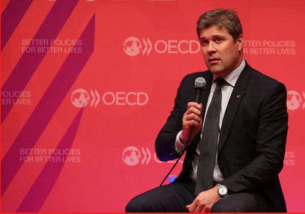 Bjarni Benediktsson í pallborði á fundi OECD. Bjarni Benediktsson í pallborði á fundi OECD. OECD/Herve Cortinat