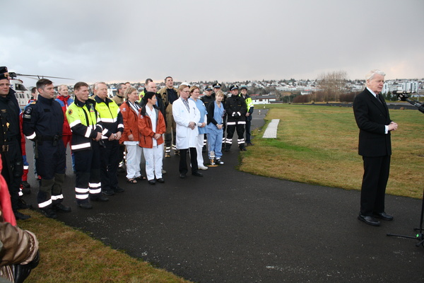 Minnst var þeirra sem látist hafa í umferðarslysum með einnar mínútu þögn í gær. Minnst var þeirra sem látist hafa í umferðarslysum með einnar mínútu þögn í gær.