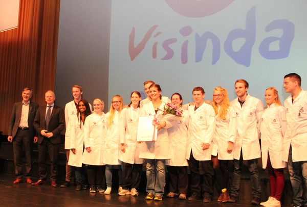 Sprengjugengið tekur við viðurkenningu Sprengjugengið hlaut viðurkenningu Rannís fyrir vísindamiðlun