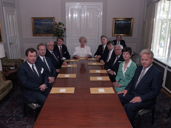 21 Ráðuneyti Steingríms Hermannssonar með breytingum 24. mars 1987 Ráðuneyti Steingríms Hermannssonar með breytingum 24. mars 1987