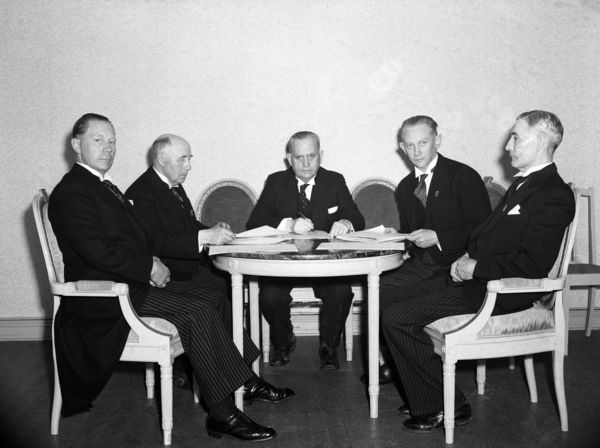 01 Ráðuneyti Björns Þórðarsonar 16. desember 1942 Ráðuneyti Björns Þórðarsonar 16. desember 1942