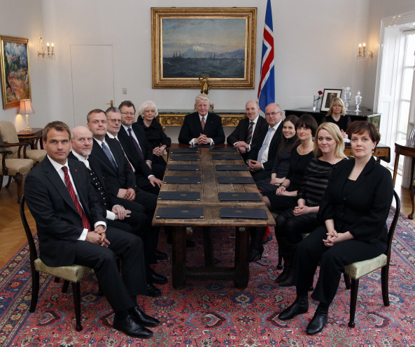 42 Annað ráðuneyti Jóhönnu Sigurðardóttur 10. maí 2009 Annað ráðuneyti Jóhönnu Sigurðardóttur 10. maí 2009