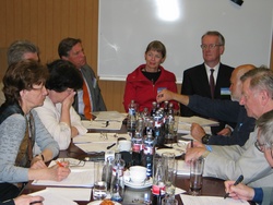 Slovakia_11 4 2005 Sigríður Anna ásamt Jón Ásbergssyni framkv.stjóra Útflutningsráðs á blaðamannafundi.