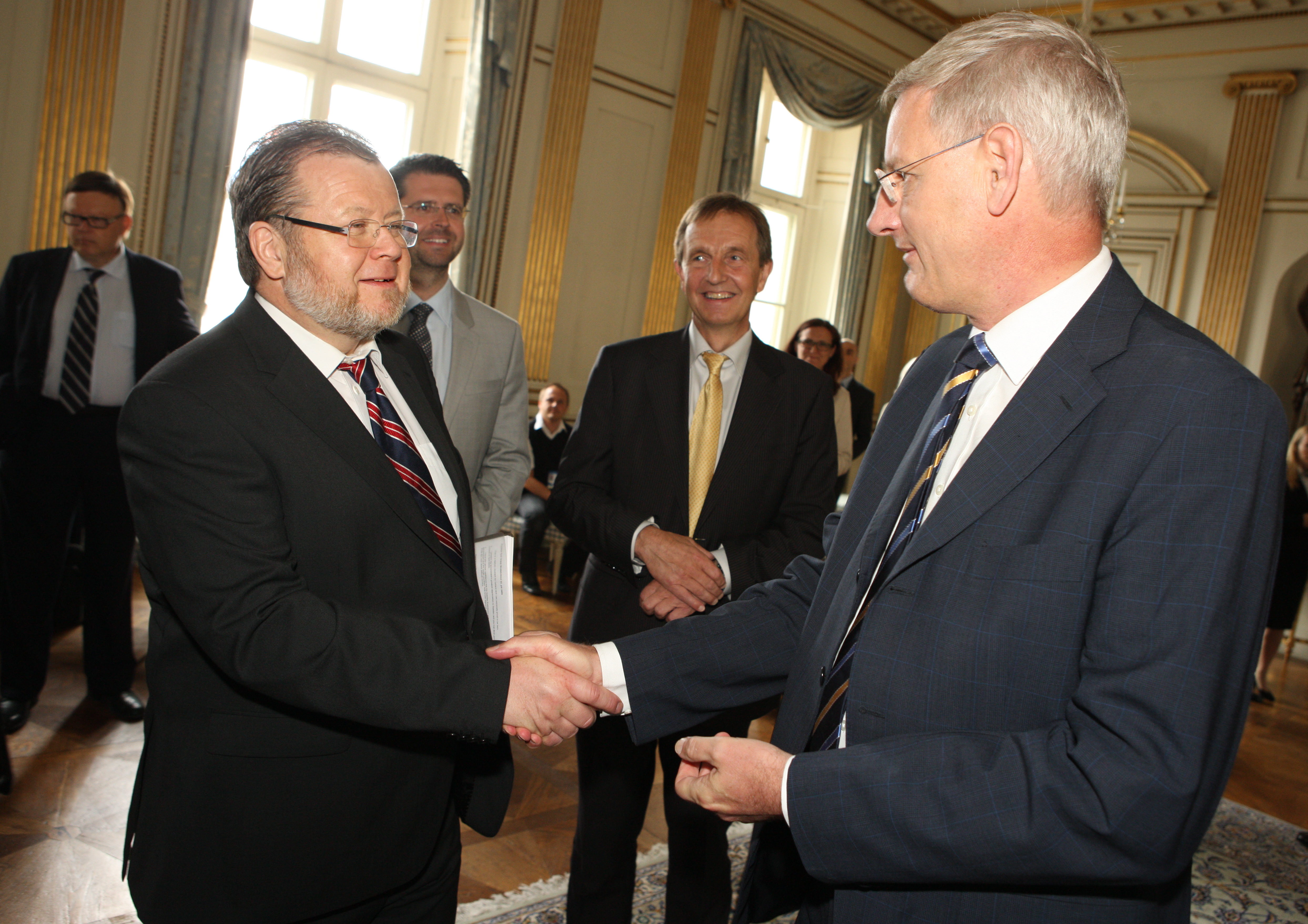 OS_og_Bildt_afhending_juli_09