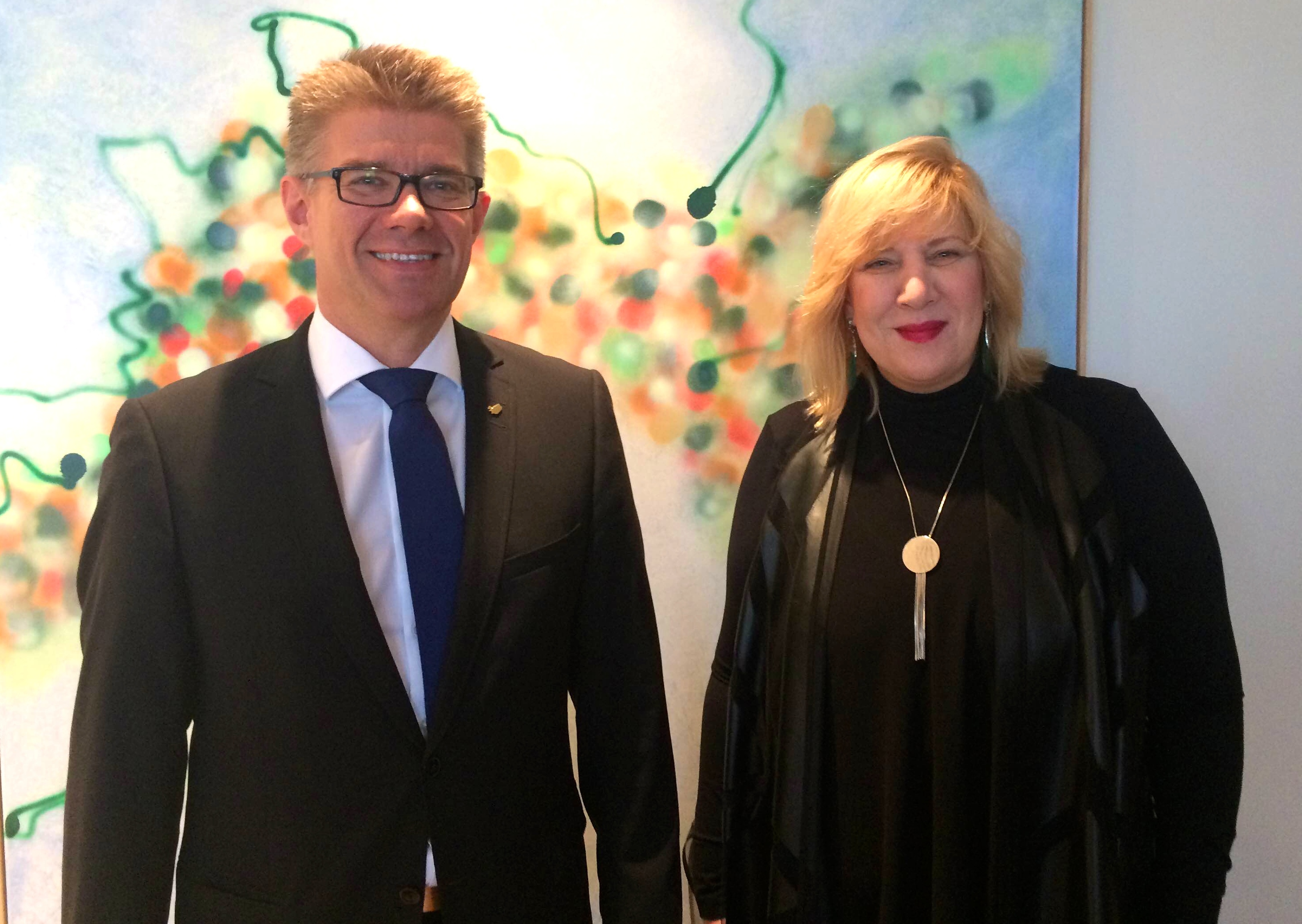 Gunnar Bragi og Dunja Mijatovic fulltrúi Öryggis- og samvinnustofnunar Evrópu, ÖSE, um frelsi fjölmiðla