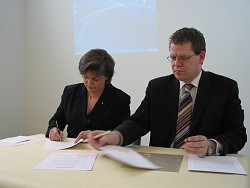 Undirskrift um lokahönnun á fjölskylduvog